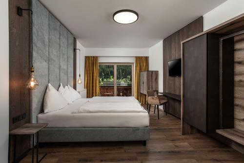 Superior Double Room with Balcony