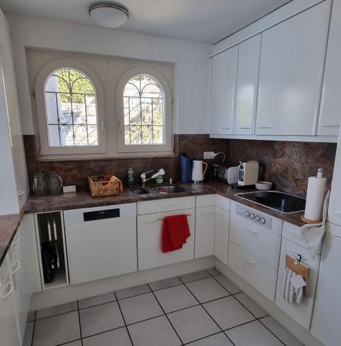 Oprema, Wohlfühl-Oase mit Traumblick für alle Generationen inkl Aufzug (Wohlfuhl-Oase mit Traumblick fur alle Generationen inkl Aufzug) in Caviano