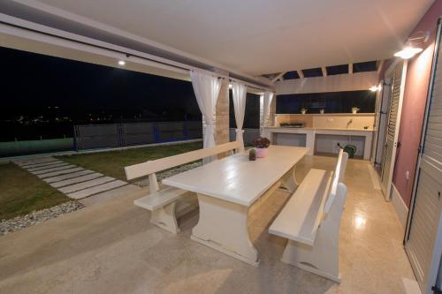 شرفة/ تراس, Villa Violetta Residence in Vinez