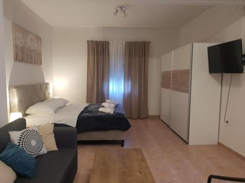 Studio Apartment image 5
