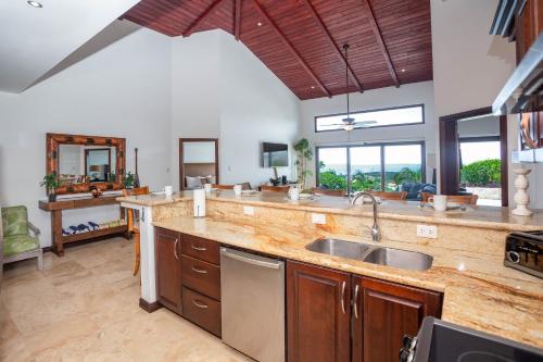 Pristine Bay Villa 1304 with large pool - 3 bedroom condo in Pristine Bay