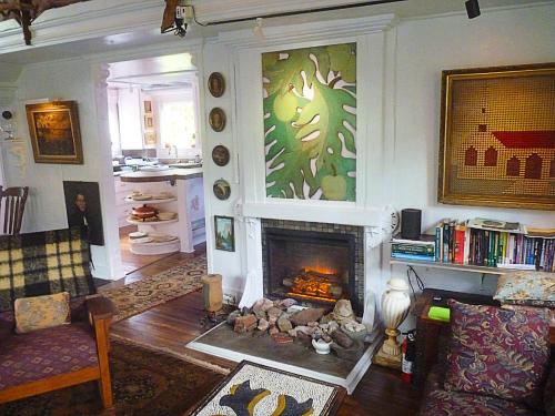 Upcountry Volcano Mountain Cottage - image 8