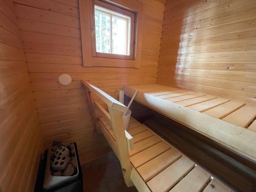Sauna, Villa Joutsen with jacuzzi in Ala-Sarkilahti