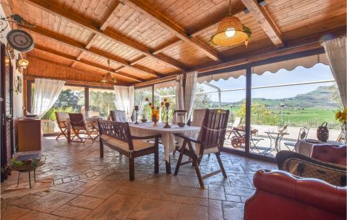 Beautiful home in Enna with WiFi and 3 Bedrooms gîte à louer Val-de-Marne