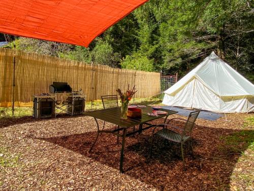 B&B Garberville - Glamping in the Redwoods - Bed and Breakfast Garberville