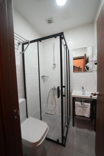 Old City Luxx Boutique Hotel - image 10