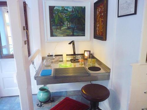 Upcountry Volcano Mountain Cottage - image 12