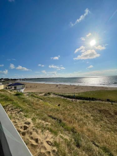 Appartement rénové dans villa d'exception face à la mer