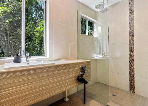 Noosa Flashpackers Room Type - Private King + Ensuite
