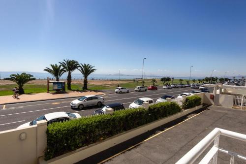 First floor with beautiful sea view - image 7
