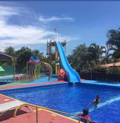 水上樂園, Beachfront Paradise in 曼努爾安東尼奧