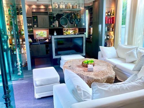 Villa on The Rocks, 4 bedrooms, Phuket, Hat Surin (foto 4)