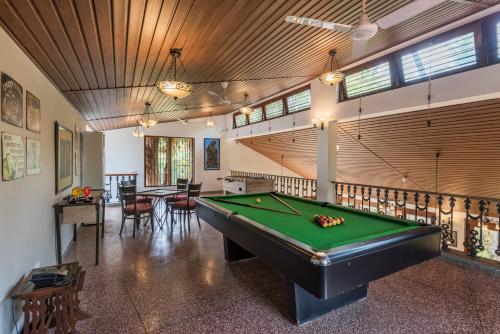 Saffronstays Casa Del Palms, Alibaug - luxury pool villa with chic interiors, alfresco dining and island bar