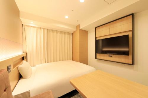 Double Room - Non-Smoking image 7