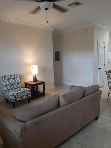 . Traveler's Top Choice - Charming, Comfortable, Secure, 1 Bed 1 Bath In Private Residence