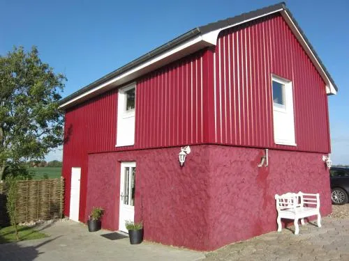 Rotes Atelierhaus in Nordstrand, Deutschland
