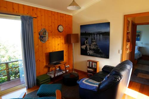 Pub/Lounge, 19 Blue in Blackmans Bay