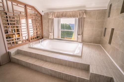 ห้องน้ำ, Court Colman Manor in บริดเด็น