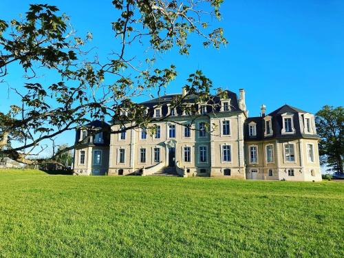 chambre zen château de la Bouchatte (chambre zen chateau de la Bouchatte) in Huriel
