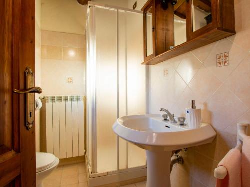 Holiday Home Paradiso I by Interhome in Fabbriche di Vallico