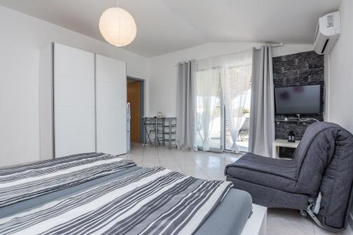 Apartments Bojana - image 6
