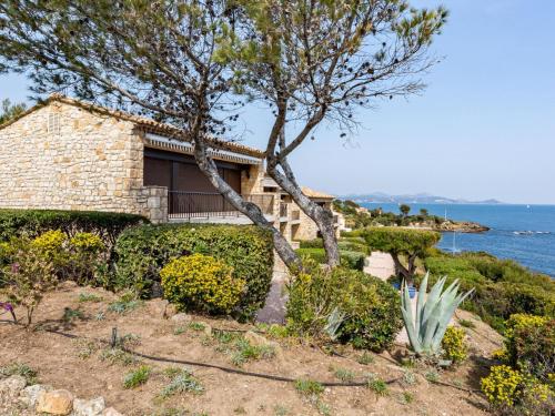 Apartment Les Maures de l'Esterel-1 by Interhome near Le Polynesia Beach