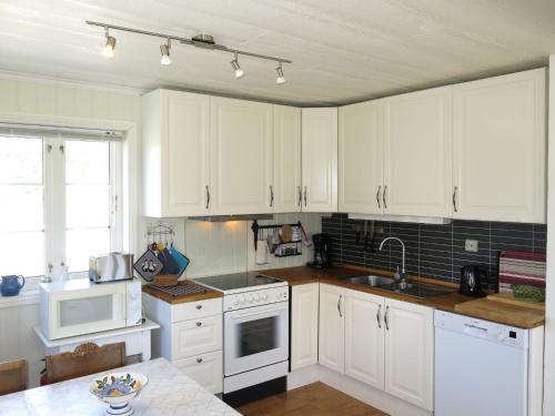 Holiday Home Der ute by Interhome in Kvas