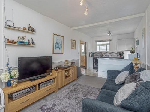 Pass the Keys Cute 1 Bedroom Bungalow with Sea View and Parking gîte à louer Ty'n-y-gongl