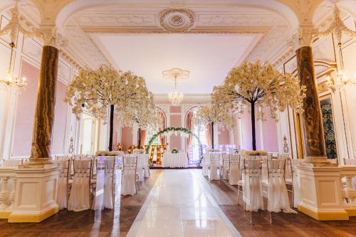 Court Colman Manor in บริดเด็น