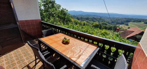 Vineyard Holidays Cottage with Jacuzzi