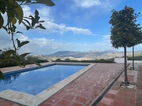  6-Bed 5-Bath Villa with large private pool in Iznájar