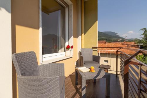 Balcony/terrace, Mamma Ciccia Holiday Home - Casa Imperia in Mandello Del Lario