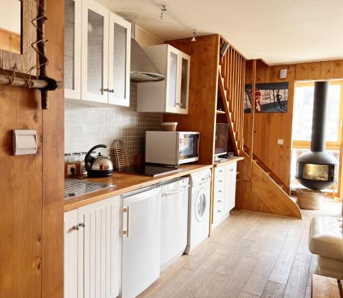 Dernier étage avec vue sur les montagnes Emplacement Exceptionnel au cœur de Val Thorens Ski aux pieds Prestations incluses Dernier étage avec vue sur les montagnes Emplacement Exceptionnel au cœur de Val Thorens Ski aux pieds Prestations incluses