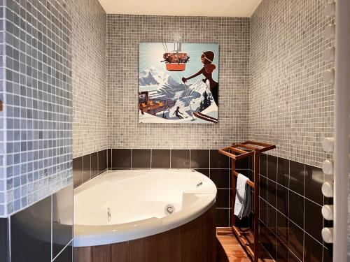 Dernier étage avec vue sur les montagnes Emplacement Exceptionnel au cœur de Val Thorens Ski aux pieds Prestations incluses Dernier étage avec vue sur les montagnes Emplacement Exceptionnel au cœur de Val Thorens Ski aux pieds Prestations incluses