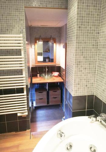 Dernier étage avec vue sur les montagnes Emplacement Exceptionnel au cœur de Val Thorens Ski aux pieds Prestations incluses Dernier étage avec vue sur les montagnes Emplacement Exceptionnel au cœur de Val Thorens Ski aux pieds Prestations incluses