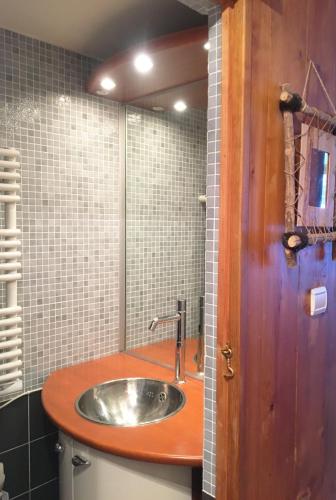 Dernier étage avec vue sur les montagnes Emplacement Exceptionnel au cœur de Val Thorens Ski aux pieds Prestations incluses Dernier étage avec vue sur les montagnes Emplacement Exceptionnel au cœur de Val Thorens Ski aux pieds Prestations incluses