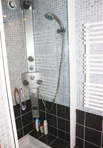 Dernier étage avec vue sur les montagnes Emplacement Exceptionnel au cœur de Val Thorens Ski aux pieds Prestations incluses Dernier étage avec vue sur les montagnes Emplacement Exceptionnel au cœur de Val Thorens Ski aux pieds Prestations incluses