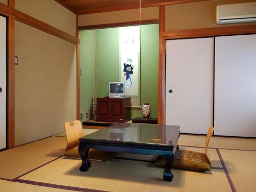 room detail thumbnail 1