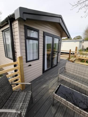 Balcony/terrace, Sunnycott Caravan Park in Cowes West and Gurnard