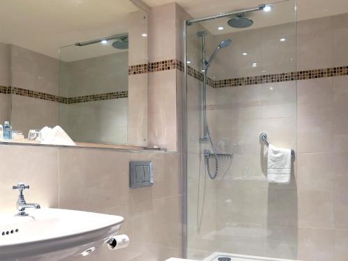 Macdonald Craxton Wood Hotel & Spa Located in Little Neston and Burton, Macdonald Craxton Wood Hotel & Spa is a perfect starting point from which to explore Neston. The property offers a high standard of service and amenities to suit t