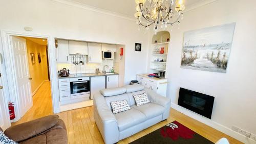 2 Dartview - Close to the Water, River Views, Ground Floor Access, Dartmouth (photo 7)