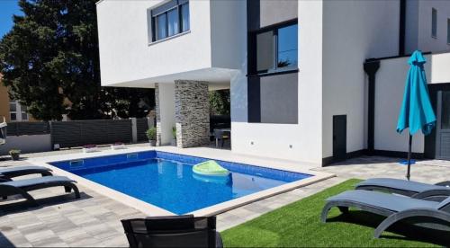 VILLA EMA KASTELA with private heated pool 2