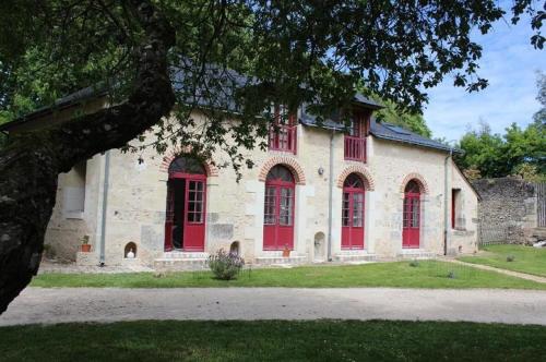 Gîte de la Mignonerie du Château de Jallanges pour 19 personnes avec 4 ou 7 chambres