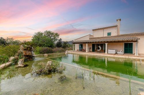 YourHouse Na Clavet, finca with natural pool near Cala D'Or