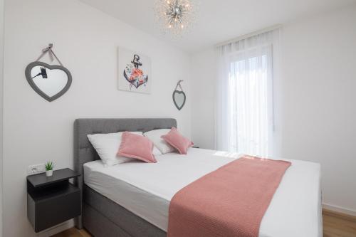 Apartment Alegria in Okrug with heated Pool, Sea view, Jacuzzi, Wifi