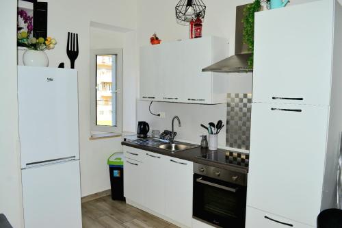 Spacious Apartment Center - image 6