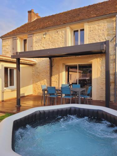 Hot tub, L'inattendu, jolie maison briarde avec jacuzzi in Bannost-Villegagnon