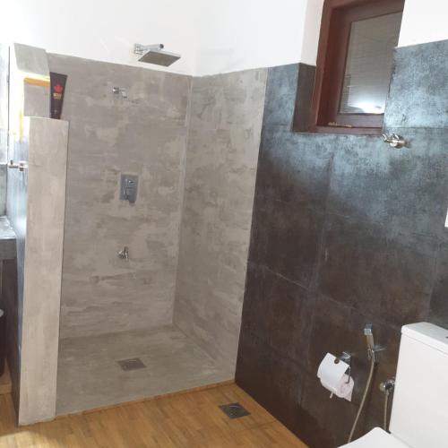 Double Room with Balcony image 3