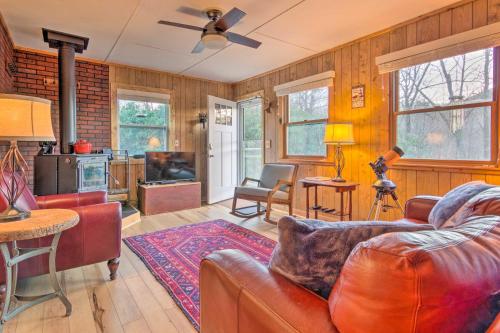 Spruce Pine Cabin on 8 Acres 2 Decks and Views! in Spruce Pine, USA