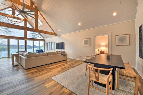 Grand Glenville Retreat Lake Views and Deck in Glenville, USA